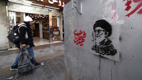 Iran regime shows signs of fractures as war pressure mounts