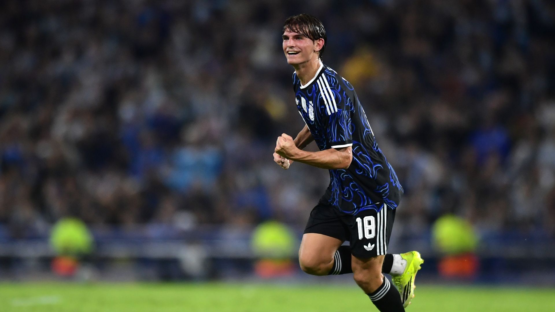 VIDEO: Lionel Messi looks on in disbelief as Nico Paz scores awesome free-kick for Argentina against Mauritania
