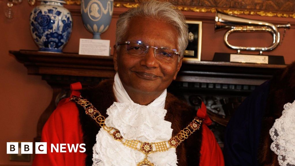 Investigation under way into mayor's Jewish ambulance arson attack X posts – BBC