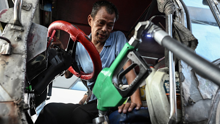Oil-poor Asian countries push 4-day weeks and car pooling Oil-poor Asian countries push 4-day weeks and car pooling