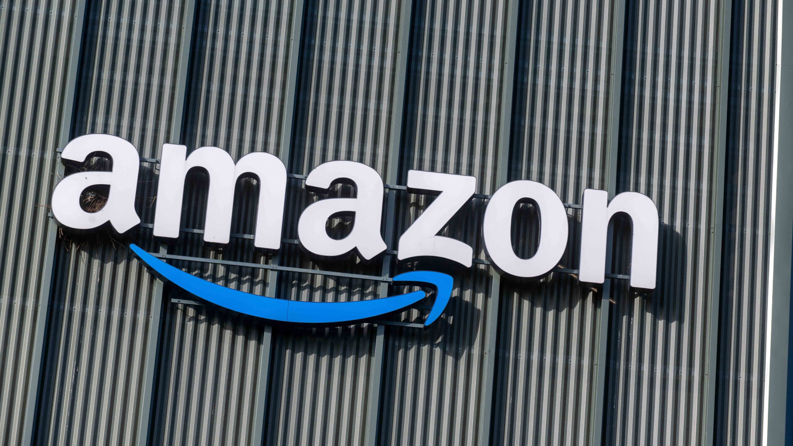 Amazon holds engineering meeting following AI-related outages – Financial Times Amazon holds engineering meeting following AI-related outages – Financial Times