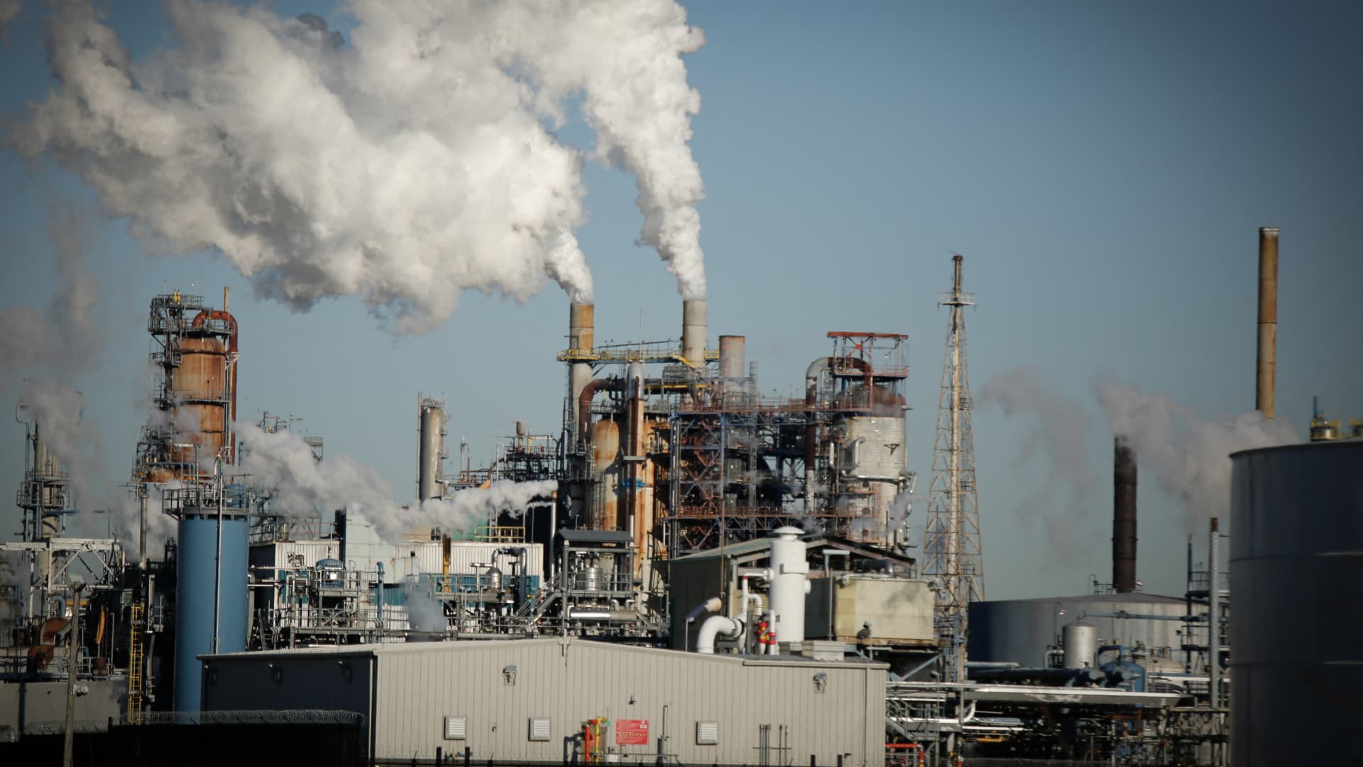 Oil extends gains after record monthly rally as Trump signals Iran war exit amid energy disruptions Oil extends gains after record monthly rally as Trump signals Iran war exit amid energy disruptions