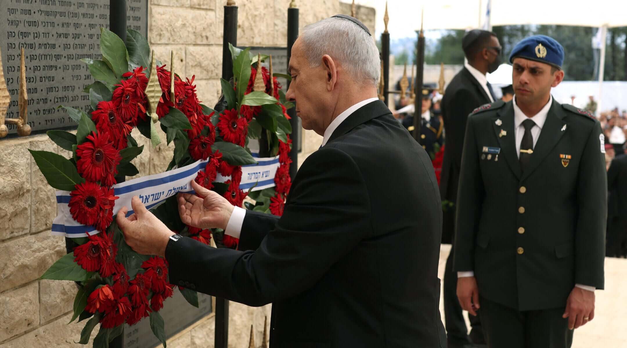 Netanyahu heckled at Israel’s official Memorial Day ceremony as bereaved families grasp for comfort – The Forward