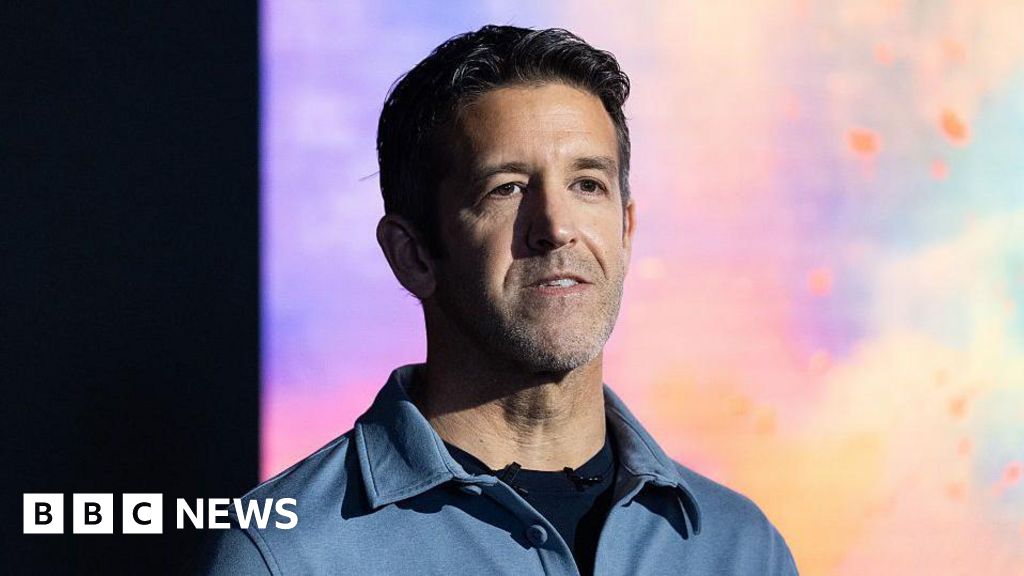 Apple names new chief executive to replace Tim Cook – BBC