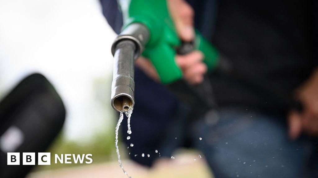 Oil prices jump after Trump says Iranian ship seized – BBC