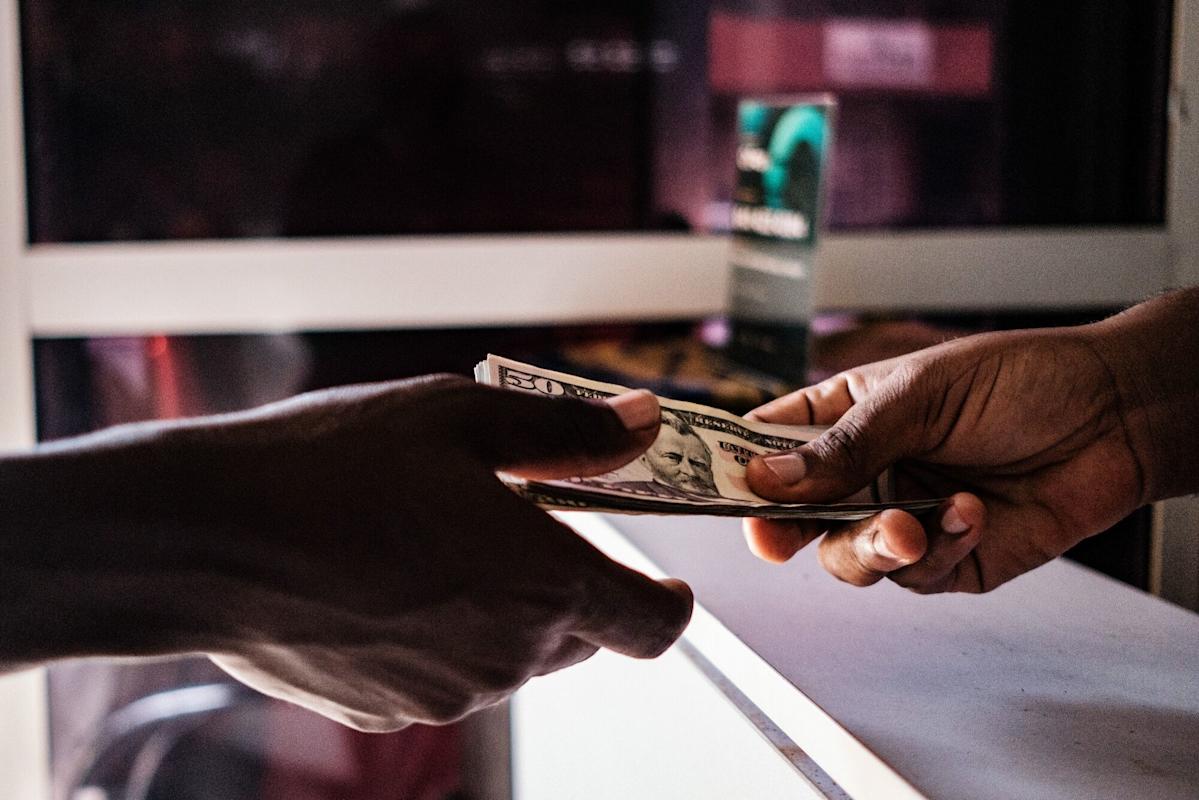 Demand for Dollars in Swaps Ebbs Alongside Global Risks