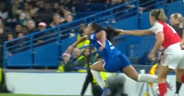 Hair-Pulling Unpunished, Chelsea Manager Sent Off – 조선일보