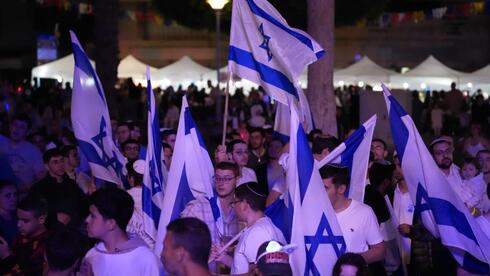 Flags, concerts and lots of snow spray: Israel celebrates 78th Independence Day