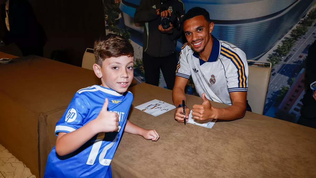 Trent, protagonist in the autograph session in Seville