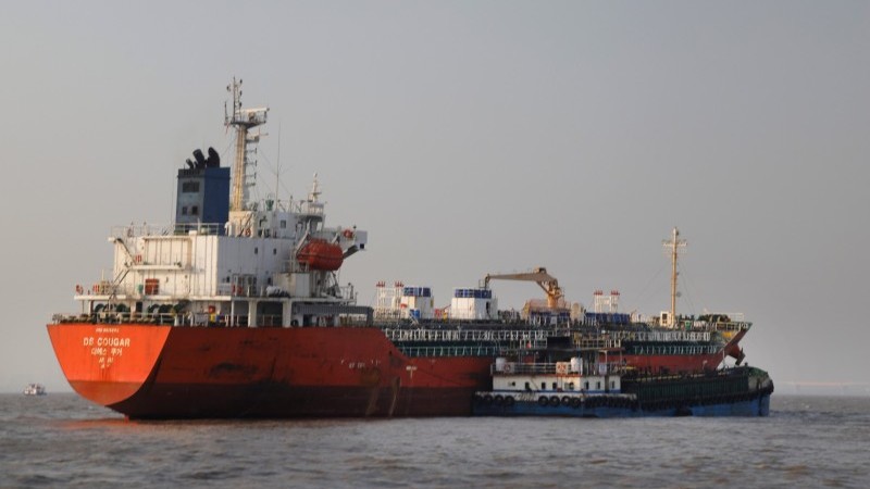 The Commodities Feed: Oil trades lower on de-escalation hopes | articles