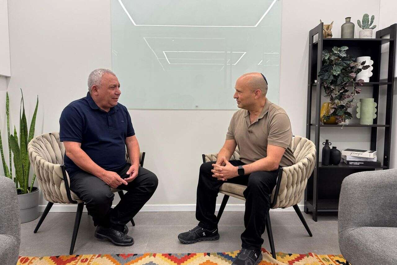 בנט ואיזנקוט – ראשי ממשלה חליפיים: הדרך של “גוש השינוי” לזכות בשלטון בנט ואיזנקוט – ראשי ממשלה חליפיים: הדרך של “גוש השינוי” לזכות בשלטון