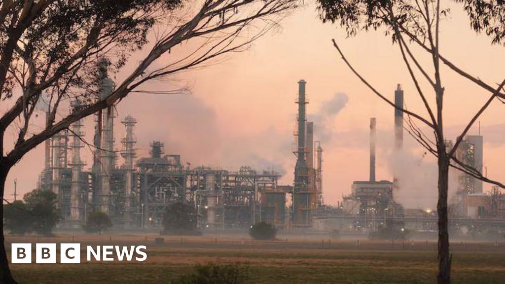 'Unprecedented' fire at Australian oil refinery to impact nation's petrol supplies – BBC