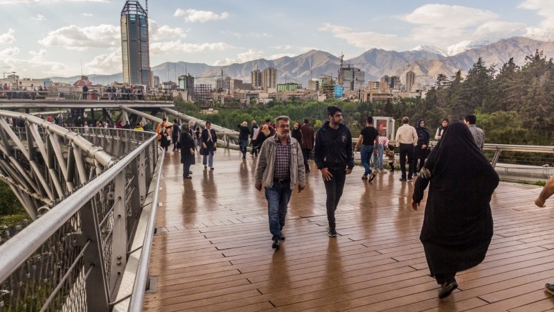 FX Daily: Pushing forward into de-escalation trades | articles