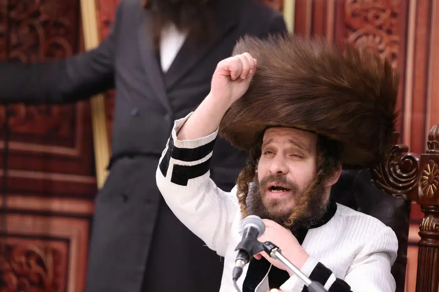 קרעטשניף פינת ברסלב > כאב ותלאות: מסע חייו של האדמו”ר מ”צינור השפע” | פרופיל | המחדש