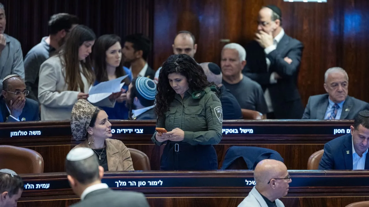 ‘Backstabbing those who serve in wartime:’ Deputy FM Haskel slams coalition